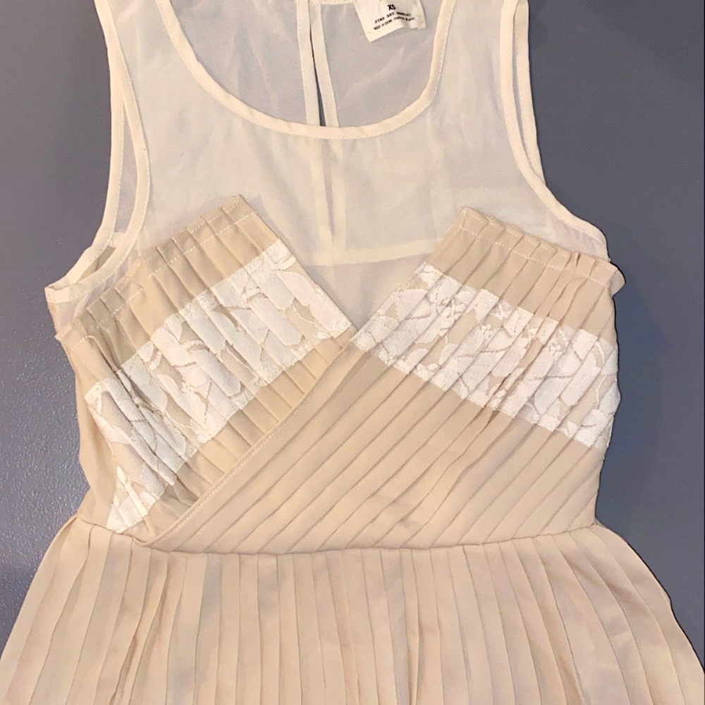 Lace/floral pins and needles top. Size XS